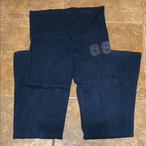 Navy blue yoga pants